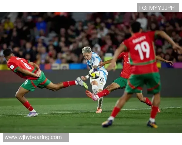 天空体育：伊萨克抵达纽卡训练基地，纽卡其他球员今日放假