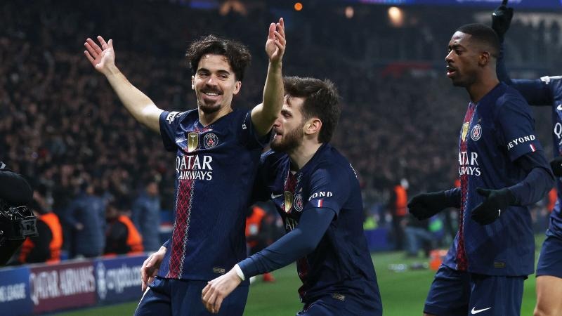 欧文换了新的造型，有球迷说差点没认出来，但给我一瞬间拉回到他的新秀赛季